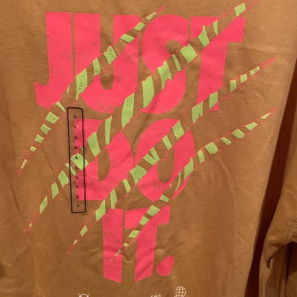 Nike Oversized T-Shirt Size Large - Picture 3 of 3